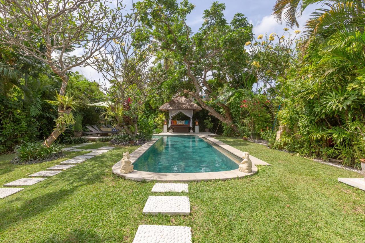Villa Poppy Seminyak Luaran gambar